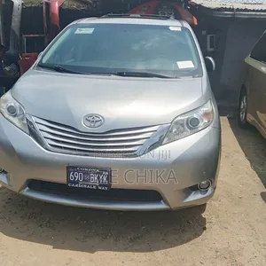 Toyota Sienna 2013 Silver