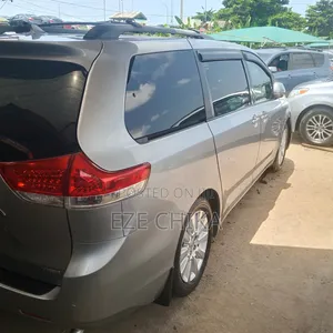 Toyota Sienna 2013 Silver