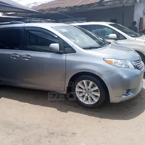 Toyota Sienna 2013 Silver