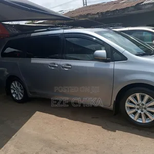 Toyota Sienna 2013 Silver