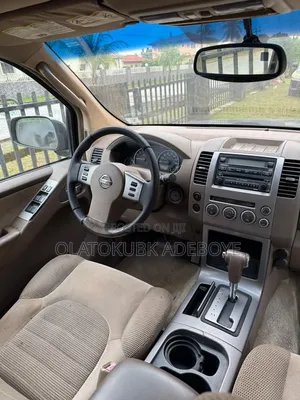 Nissan Pathfinder SE 2005 Gray