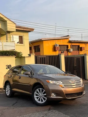 Toyota Venza AWD 2011 Gold