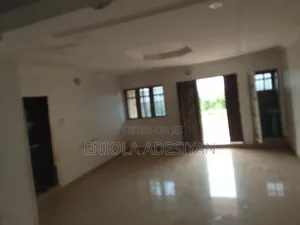 3bdrm Block of Flats in Ups, Igbogbo for rent