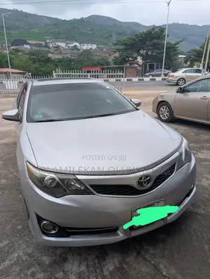 Toyota Camry SE 4dr Sedan (2.5L 4cyl 6A) 2012 Silver