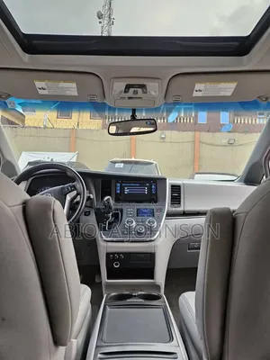 Toyota Sienna 2017 Silver