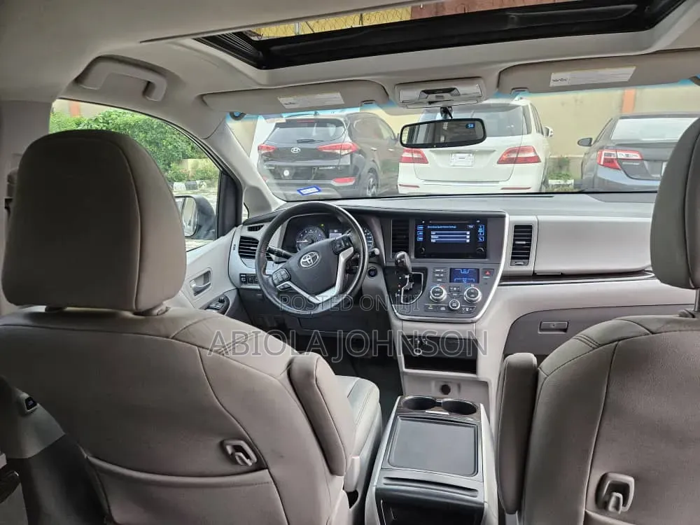 Toyota Sienna 2017 Silver