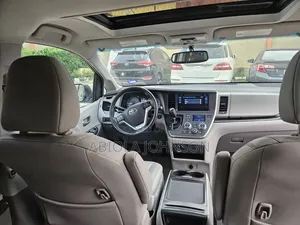 Toyota Sienna 2017 Silver