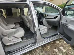 Toyota Sienna 2017 Silver