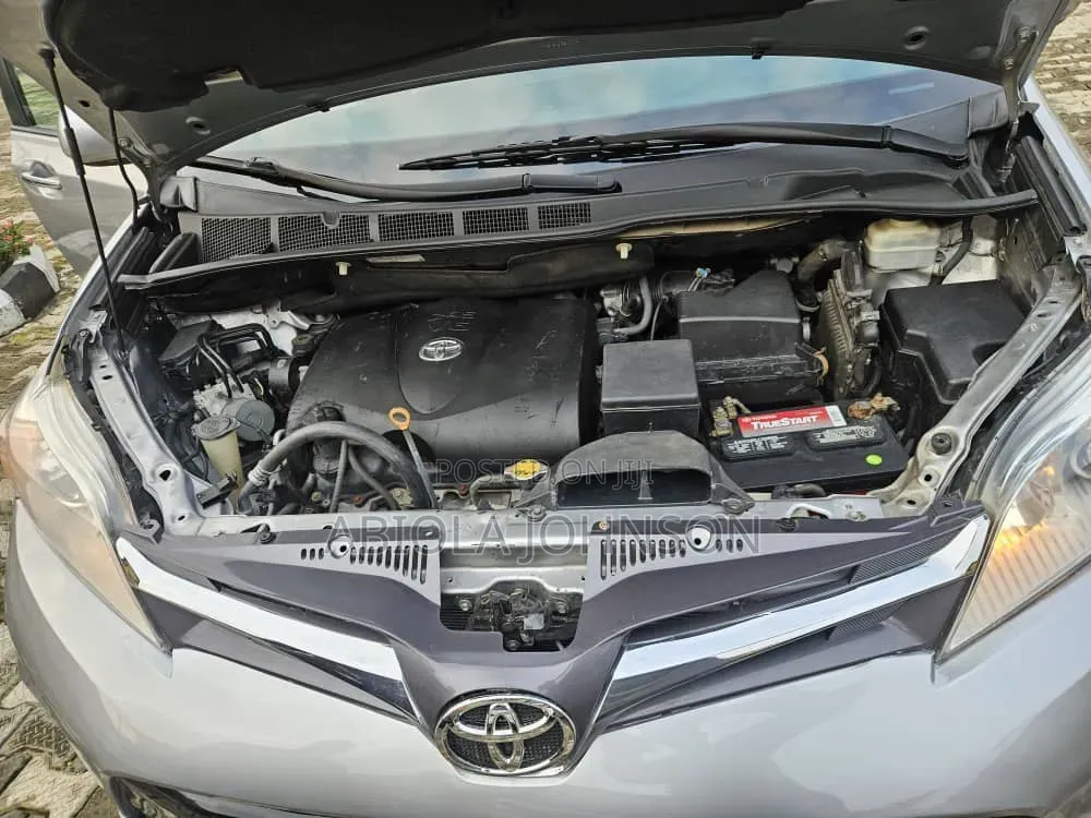 Toyota Sienna 2017 Silver