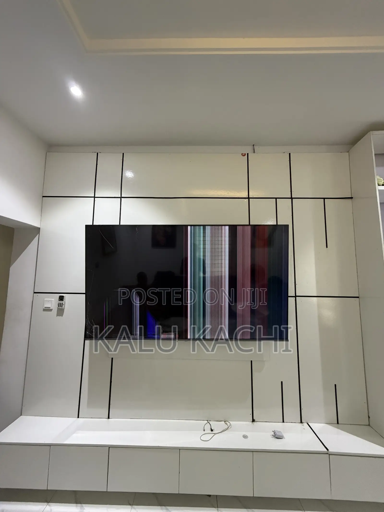 75 Inches Hisense TV
