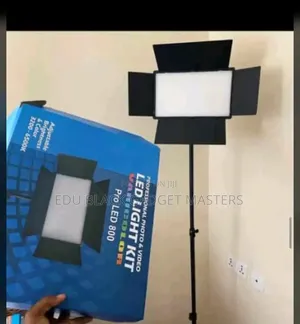 Pro Led 800 Light Kit + Tripod Stand + Batteries