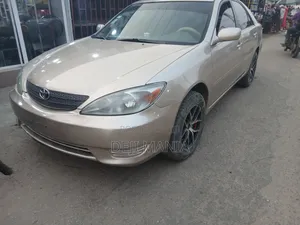 Toyota Camry 2004 Gold
