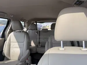 Toyota Sienna XLE 8 Passenger (3.5L 6cyl 6A) 2016 White