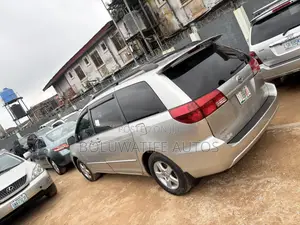 Toyota Sienna XLE 2005 Silver