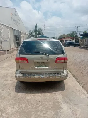 Toyota Sienta 2003 Silver