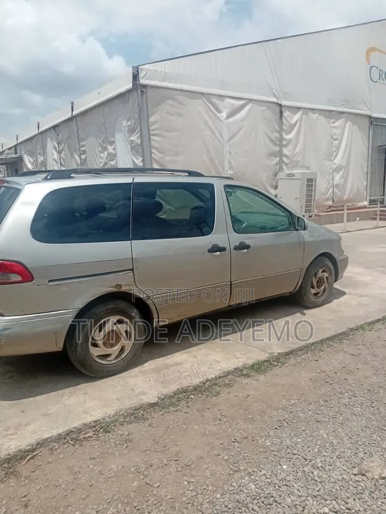 Toyota Sienta 2003 Silver