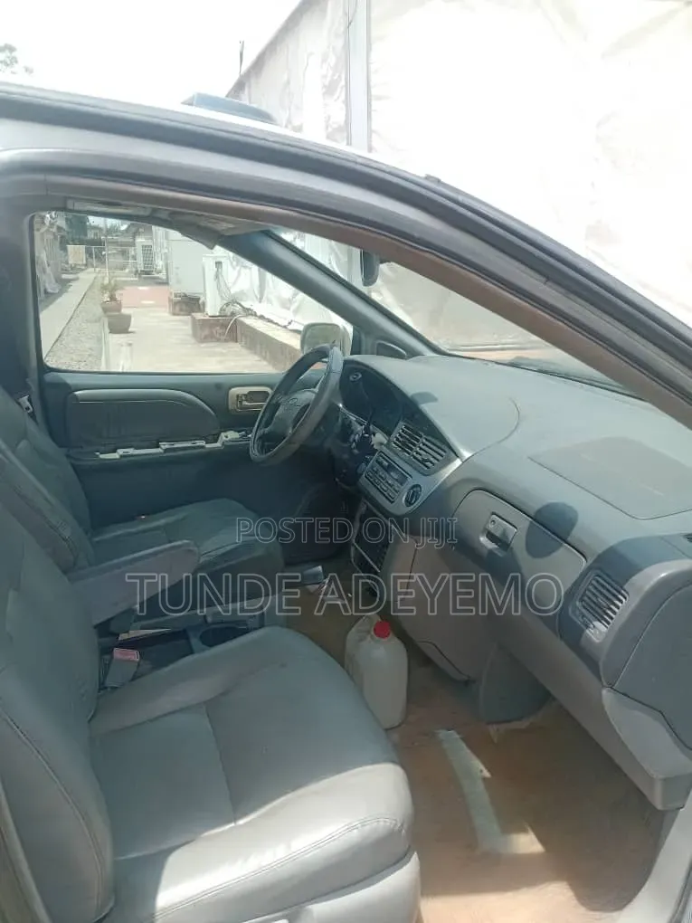 Toyota Sienta 2003 Silver