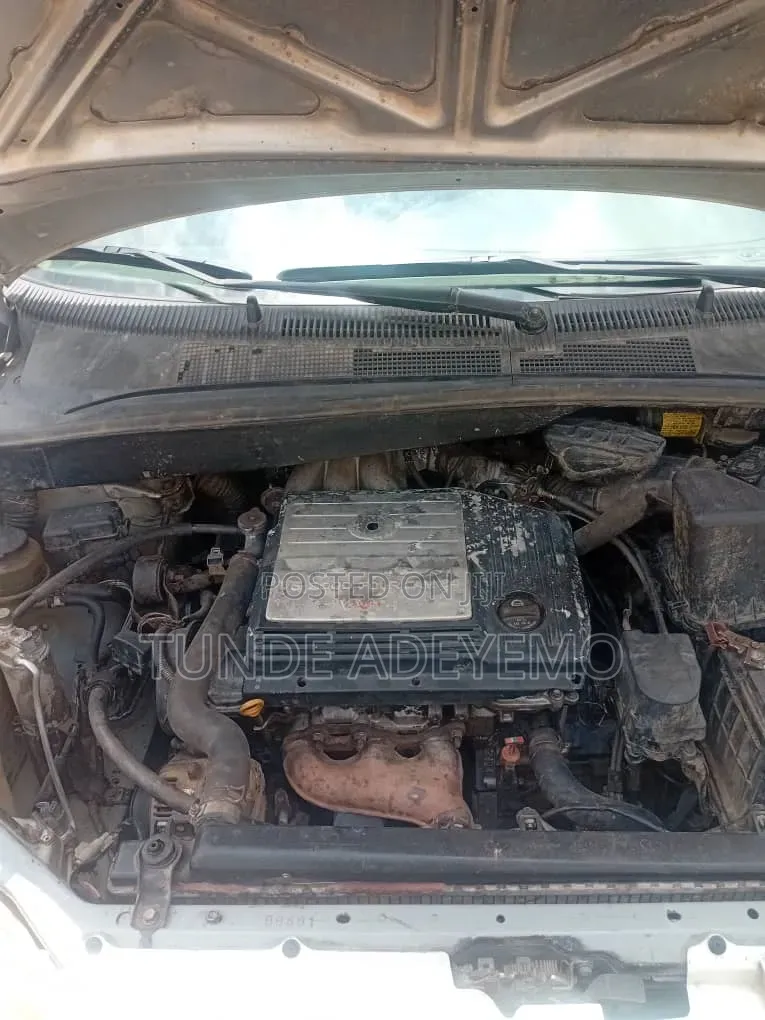 Toyota Sienta 2003 Silver