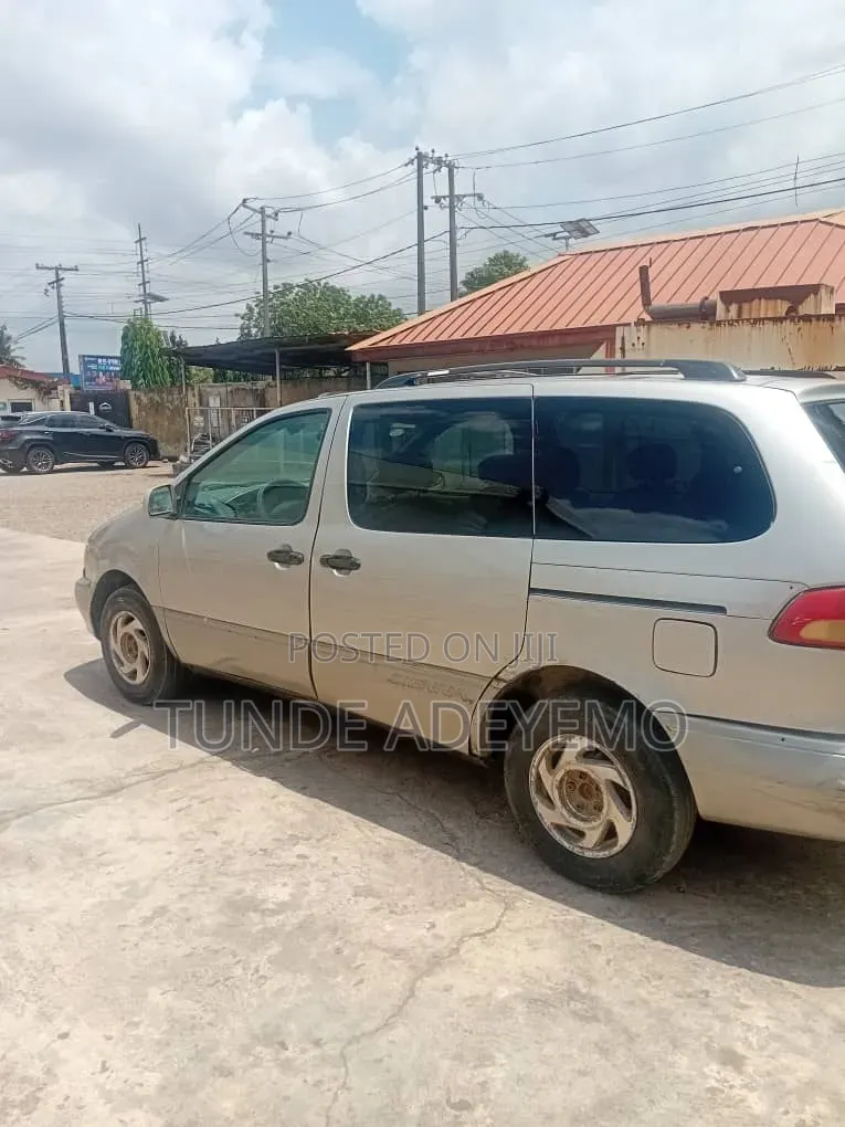Toyota Sienta 2003 Silver