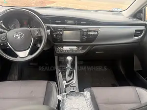 Toyota Corolla S Premium 4dr Sedan (1.8L 4cyl CVT) 2014 White