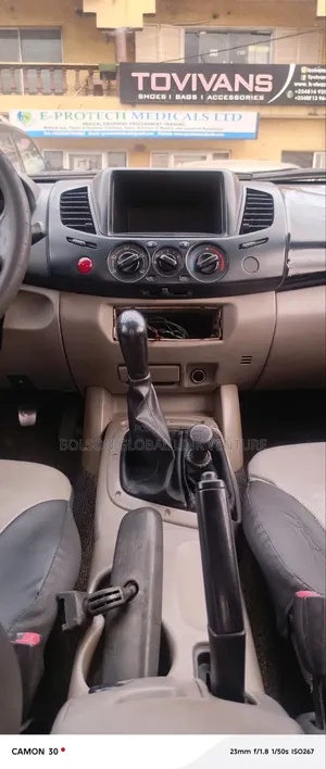 Mitsubishi L200 2012 White