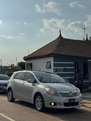 Toyota Verso 2011 Silver