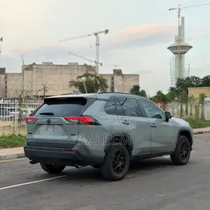 Toyota RAV4 XLE 2022 Gray