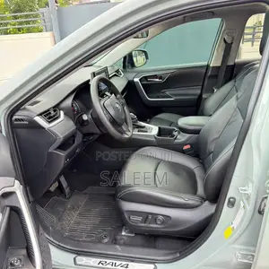 Toyota RAV4 XLE 2022 Gray