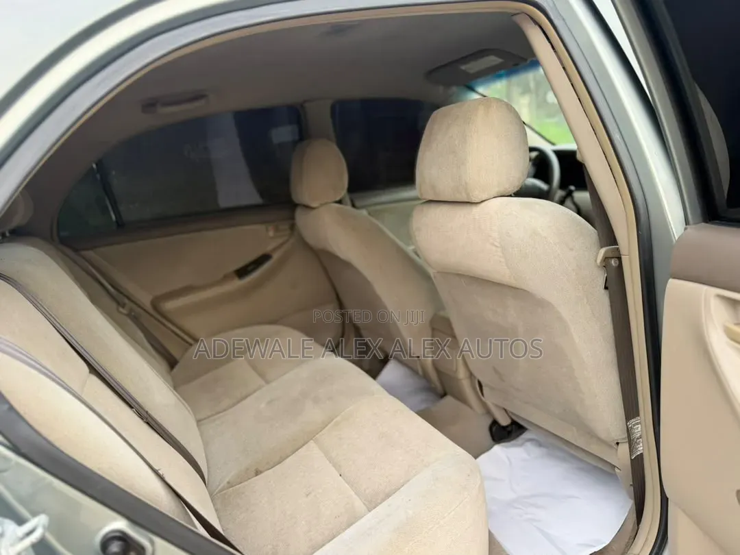 Toyota Corolla 2004 Gray