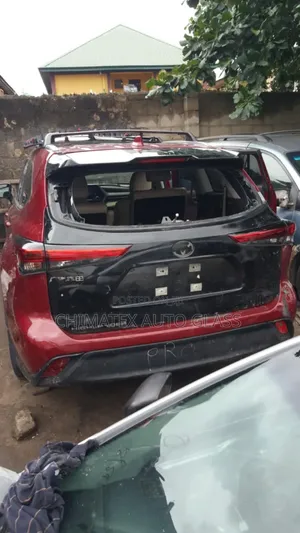 Toyota Highlander 2019 Back Glass Available Installed at Chimatex