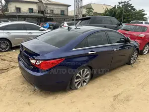 Hyundai Sonata SE 2.0T Sedan FWD (2.0L 4cyl 6A) 2013 Blue