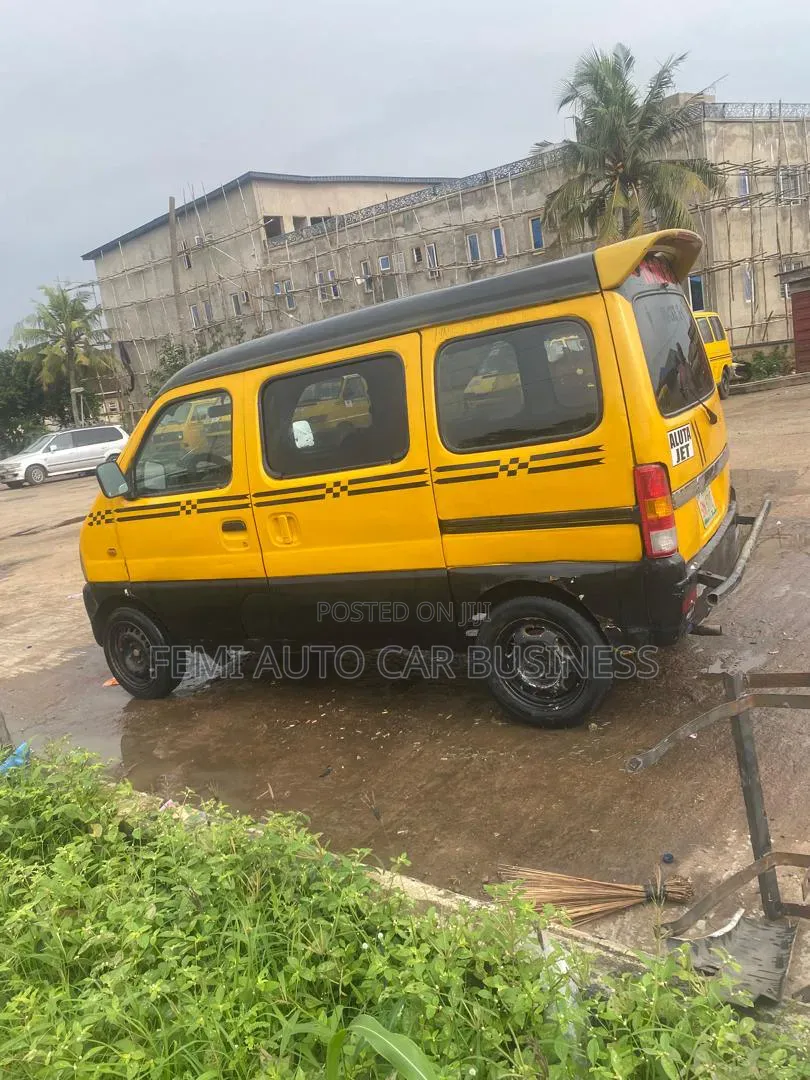 Suzuki APV Minibus 2002 Yellow