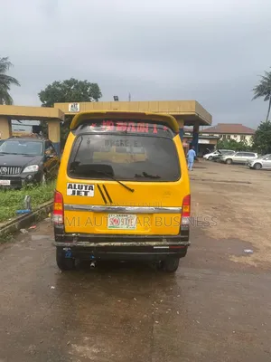 Suzuki APV Minibus 2002 Yellow