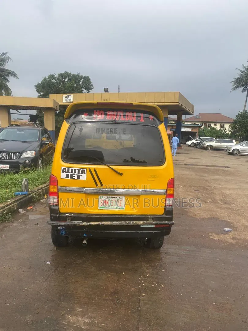Suzuki APV Minibus 2002 Yellow