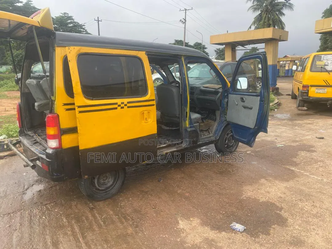 Suzuki APV Minibus 2002 Yellow