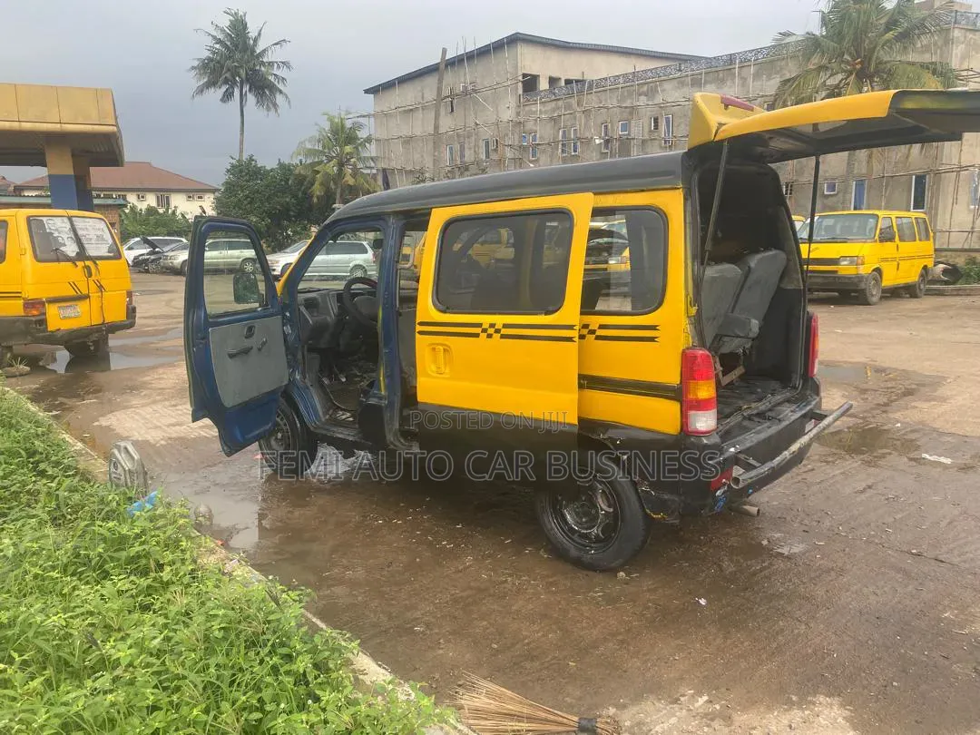 Suzuki APV Minibus 2002 Yellow