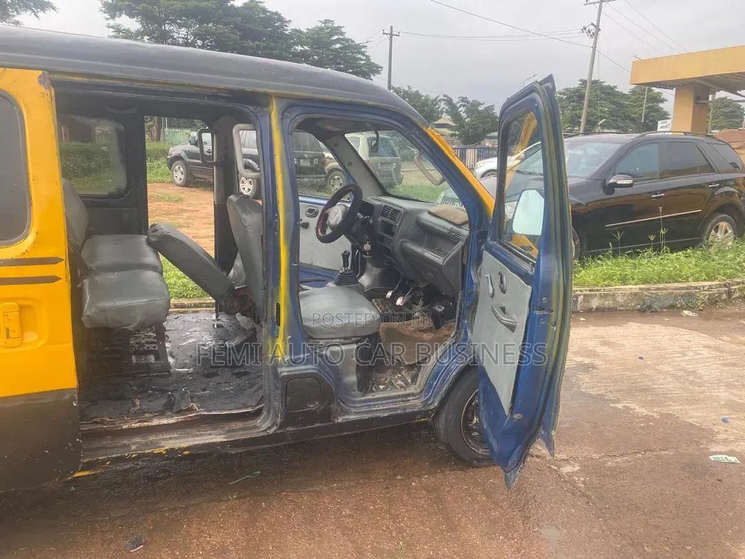 Suzuki APV Minibus 2002 Yellow