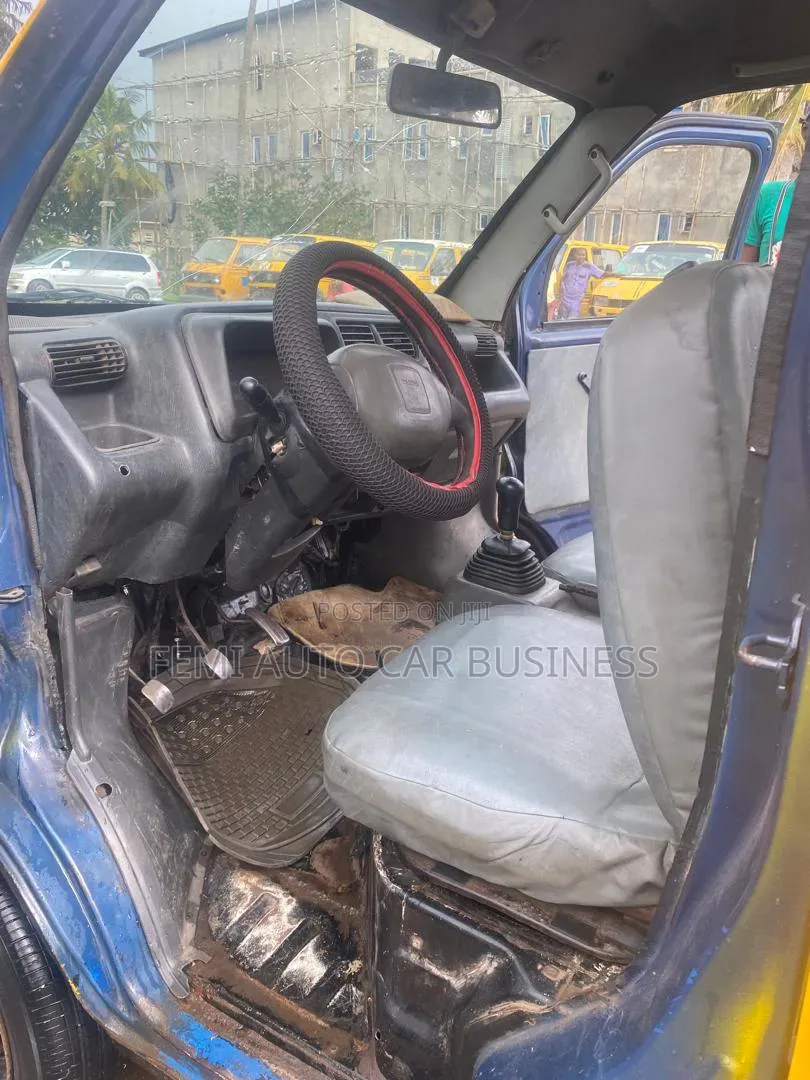 Suzuki APV Minibus 2002 Yellow