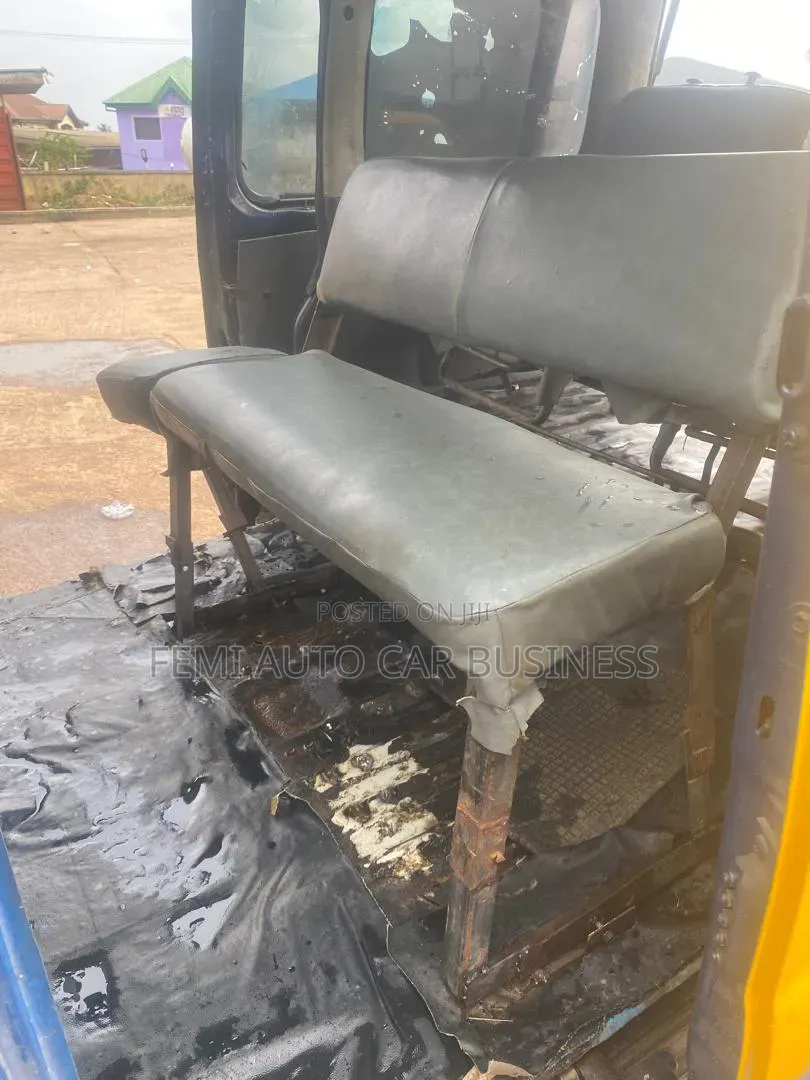 Suzuki APV Minibus 2002 Yellow