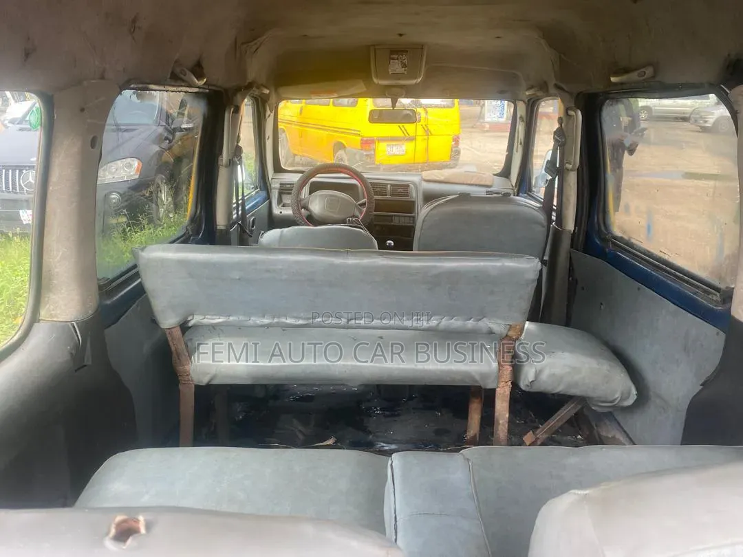 Suzuki APV Minibus 2002 Yellow