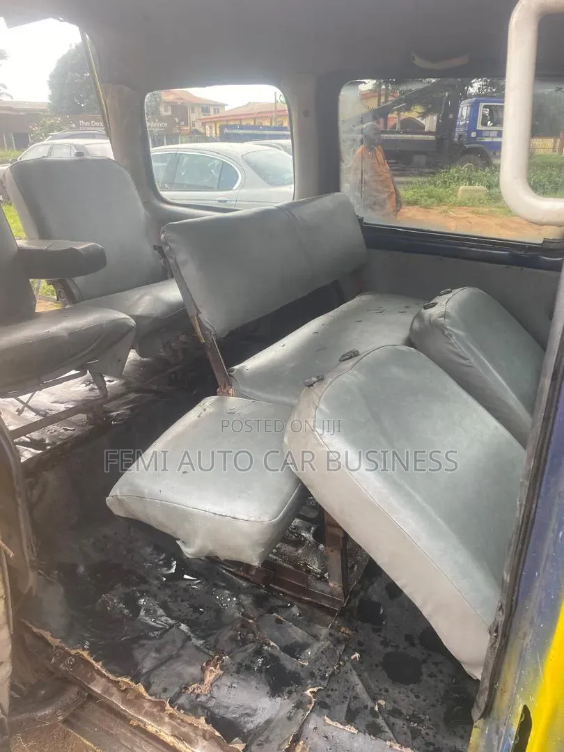 Suzuki APV Minibus 2002 Yellow