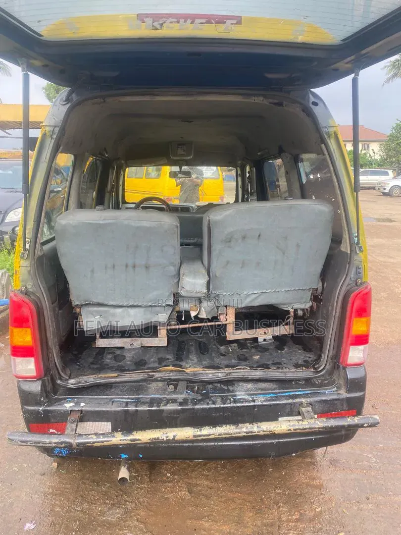 Suzuki APV Minibus 2002 Yellow