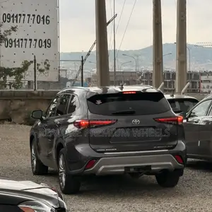Toyota Highlander Platinum 2022 Gray