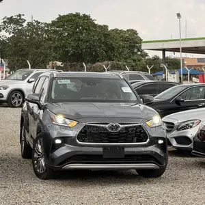 Toyota Highlander Platinum 2022 Gray