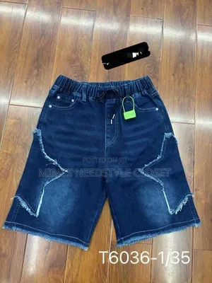 Unisex Streetwear Denim Shorts - Star Ripped Design