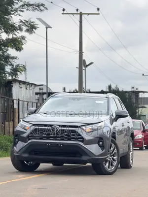 Toyota RAV4 XLE Premium 2022 Gray