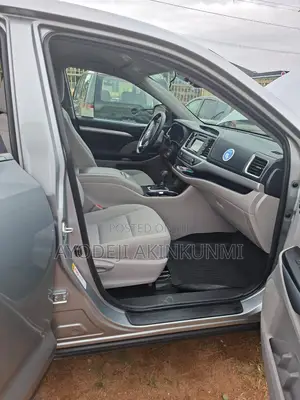 Toyota Highlander LE 2019 Gray
