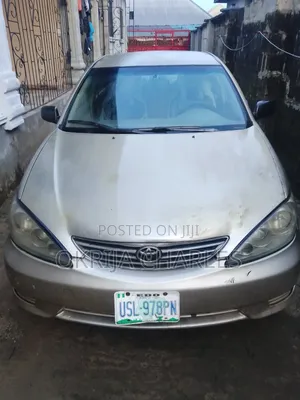 Toyota Camry 2005 Gold