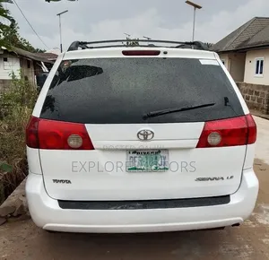 Toyota Sienna 2006 White