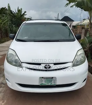 Toyota Sienna 2006 White